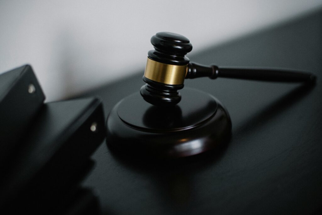 Nobuzen Aviso legal martillo juez