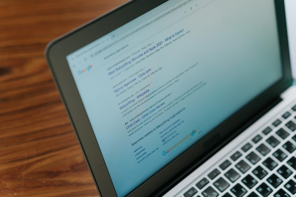 Nobuzen Desarrollo Web fondo portatil navegando